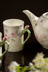 Award's teapot with mugs