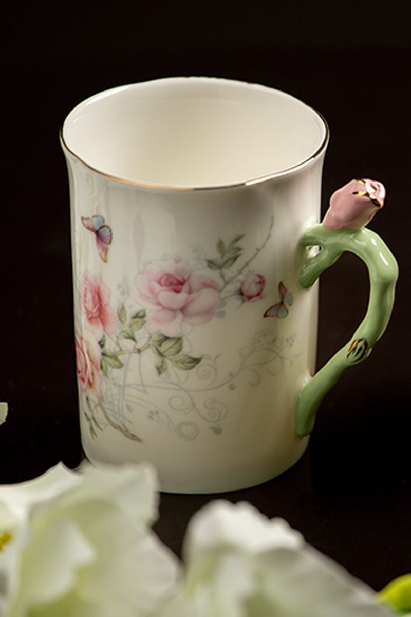 Award's teapot with mugs