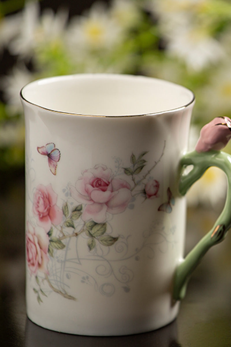 Award's teapot with mugs